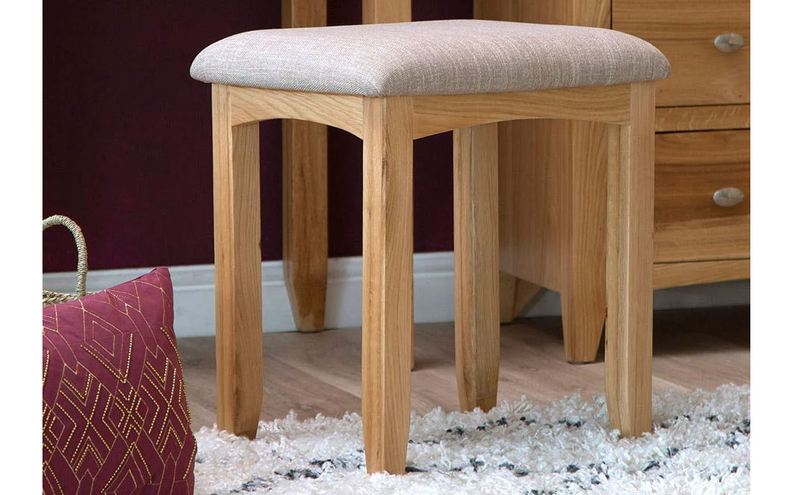 Columbus Oak Dressing Stool 