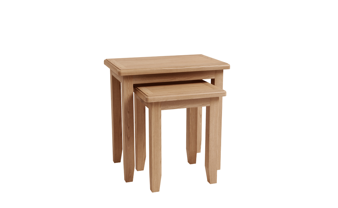 Columbus Oak Nest of 2 Tables