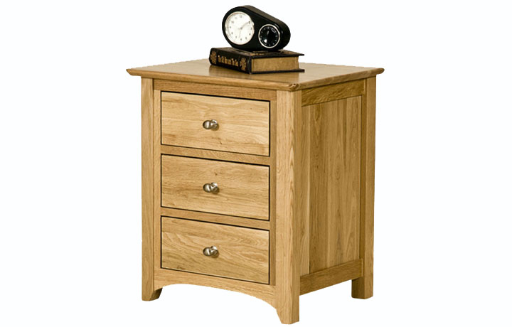 Oak 3 Drawer Bedside Cabinets - Falkenham Solid Oak 3 Drawer Bedside